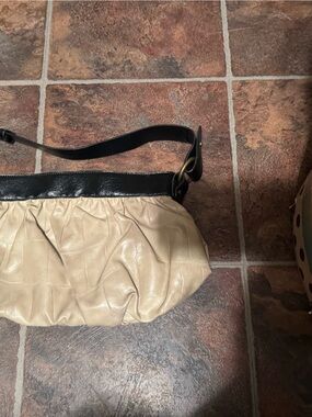 Vera Wang Cream Ruched Shoulder Bag with Black Strap Beige/Black